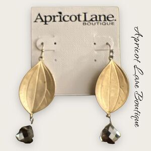 Apricot Lane Boutique Dangle Earrings